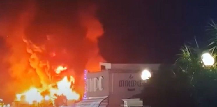 Специалисты озвучили версию причины пожара в кафе на набережной Сочи
