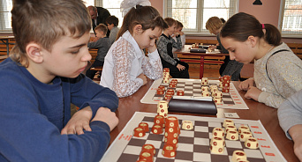 «Не уничтожаем противника, а берём в плен!» В Краснодаре открыли первое отделение таврелей – «русских шахмат»