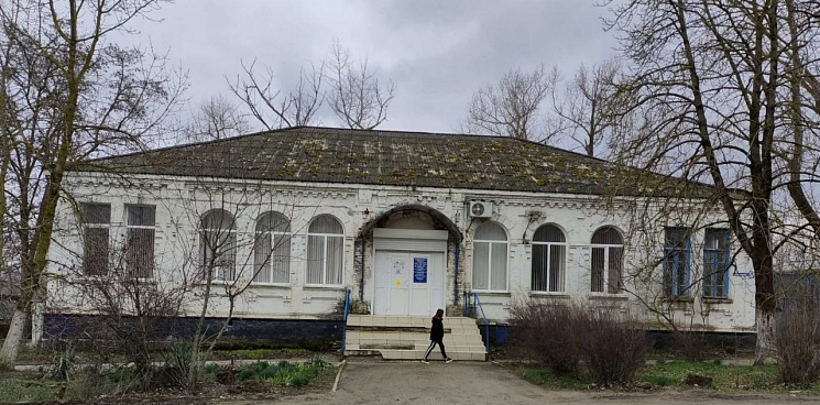 Жители станицы под Новороссийском за свой счёт спасают историческое здание