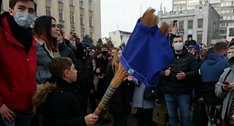 «Веник в синих трусах» или как власть качает протест в Краснодаре