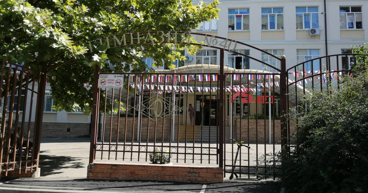 «Застукали за парением вейпа»: в Краснодаре девятиклассник выпал из окна школы