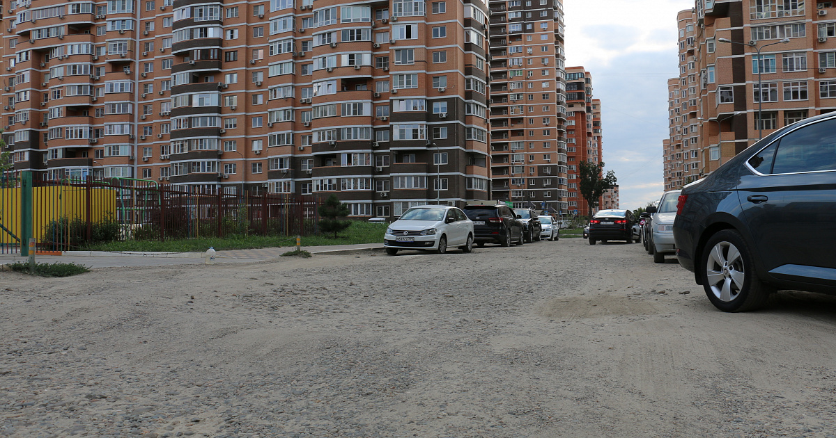 Чиновники нелёгкого поведения: в Краснодаре власти не явились на вызов жителей, которые 8 лет ждут нормальную дорогу - ВИДЕО