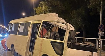 В Краснодарском крае в ДТП с автокраном погиб водитель автобуса
