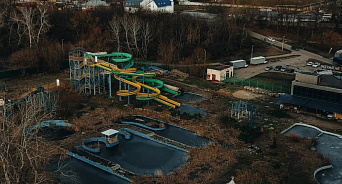 «Дети в опасности!» Заброшенный аквапарк в Краснодаре стал местом опасных развлечений