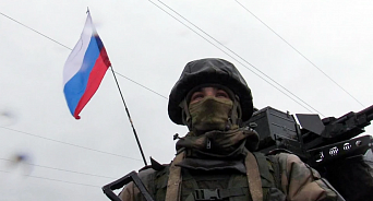 «Собрали средства на гумпомощь армии»: на Кубани разыграли в лотерею раритетный флаг из зоны СВО с подписями бойцов ВС РФ