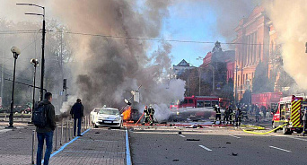 В центре Киева по улице, где находятся офисы СБУ и Зеленского, прогремели взрывы. Горят улицы Одессы, Днепра, Житомира,  Хмельницкого - ВИДЕО