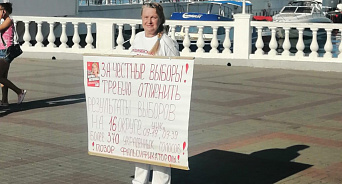 «Делают всё, чтобы убить веру в силу вашего голоса!» В Геленджике кандидат в депутаты городской Думы вышла с пикетом за отмену итогов голосования – ВИДЕО