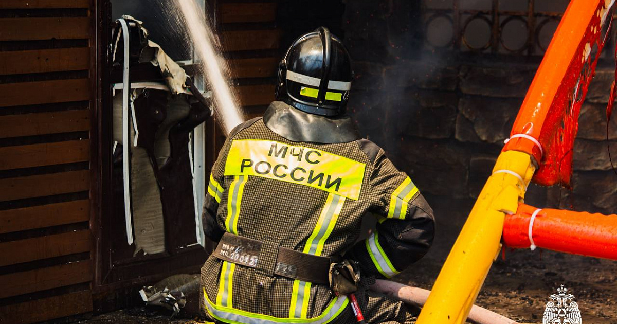 За сутки на Кубани спасатели ликвидировали 17 пожаров