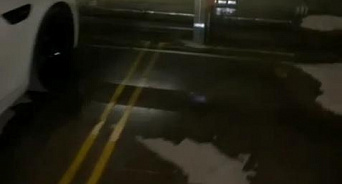 «Территория некомфорта, управляйка бездействует»: парковку в Юбилейном микрорайоне Краснодара второй день топит фекалиями