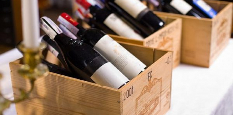 «Предрассудки погубили экспертов»: на форуме виноделия в Сочи не смогли опознать дорогое вино под дешёвой этикеткой - ВИДЕО