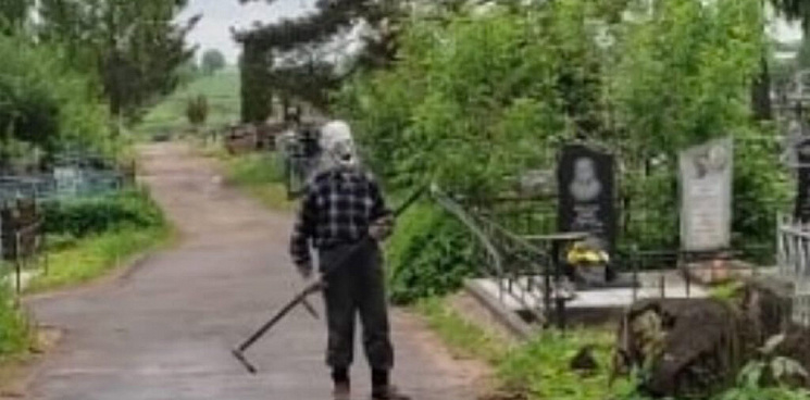 Как косарь в маске стал кладбищенским ужасом жителей Калужской области?