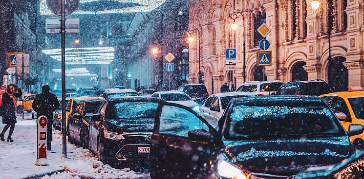 Краснодар парализовали 10-балльные пробки из-за снега. Закрыт аэропорт