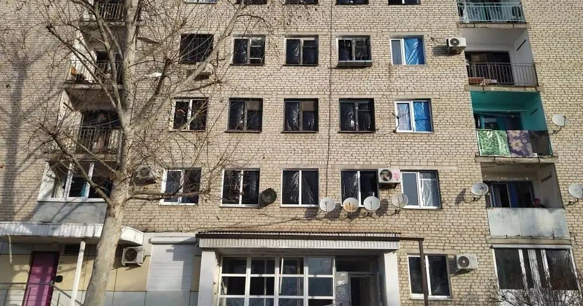 В Краснодаре при атаке БПЛА повреждены автобус и жилые дома