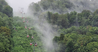 «Застряли на высоте более 2000 метров»: в горах Сочи туристов пришлось эвакуировать из-за сломанной канатной дороги