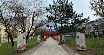 Памятные стенды в сквере Победы в Новороссийске установили с ошибками