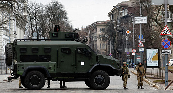 «Мобилизованные мрут, не доехав до фронта!» На Украине военкомы силой гребут мужчин, а медики отправляют на фронт больных – ВИДЕО