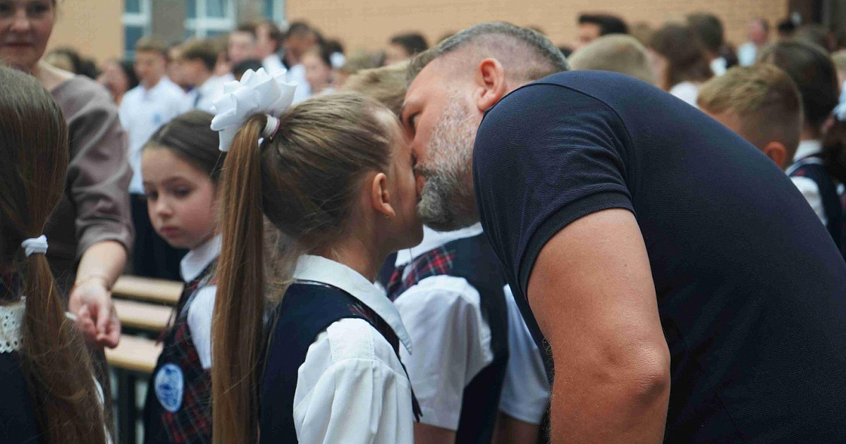 На стадион можно, а в школу – нет. Александр Сафронов раскритиковал недопуск родителей Краснодара на линейки 1 сентября