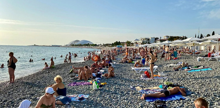 В Сочи голых туристов могут начать штрафовать на общественных пляжах 
