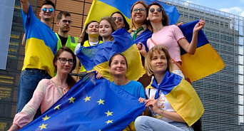 «Проект “Украина” закрывается - половина молодежи уже уехала, а страна будет терять по 7% ВВП в год!» На Украине выявлен катастрофический недостаток трудоспособного населения  