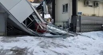 В Сочи рухнула крыша автобусного ангара 