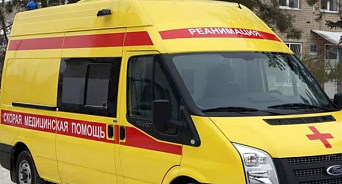 В Краснодаре водитель скорой помощи врезался в здание и умер за рулём