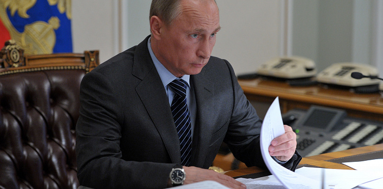 Кремль анонсировал серию военных совещаний в Сочи с участием президента