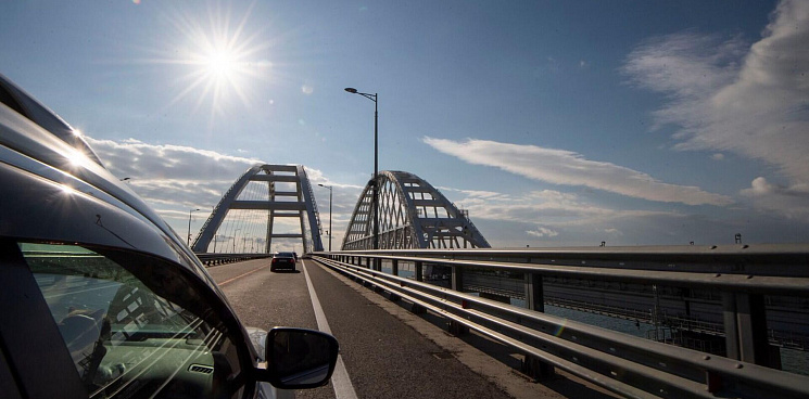 «Безопасность превыше всего»: стало известно, как будет работать Крымский мост и паром на новогодних праздниках