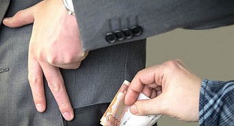 Кубань вошла в топ-3 регионов по числу мелких взяток
