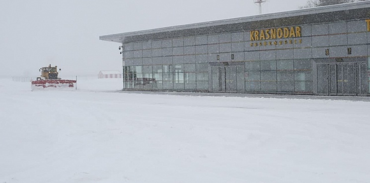 Аэропорт Краснодара начал принимать и отправлять рейсы  
