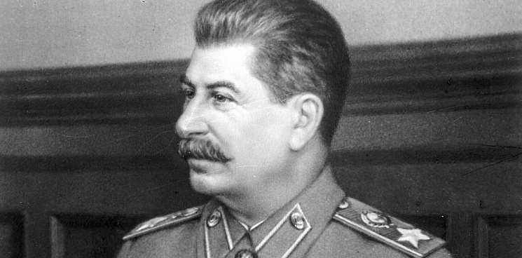 «Не будем мы Сталина возвращать!» Ректор Волгоградского университета заявил, на здание ВУЗа вернут лишь контур барельефа со Сталиным 