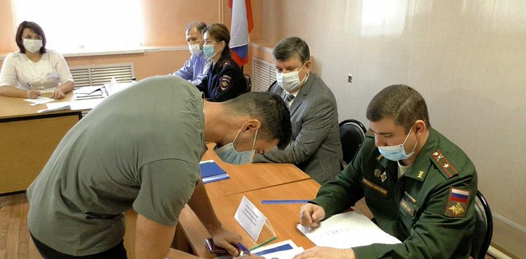 В Новороссийске военнообязанные массово уклонились от службы в ВС РФ