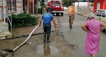 В Апшеронском районе ввели режим ЧС, затопило более 100 домов