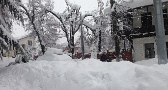 В Сочи из-за снегопада пять поселков остались без автобусного сообщения