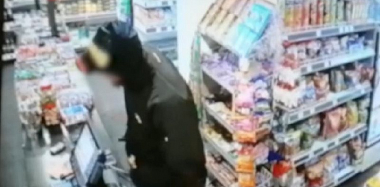 В Краснодаре задержали мужчину, напавшего на магазин с канцелярским ножом 