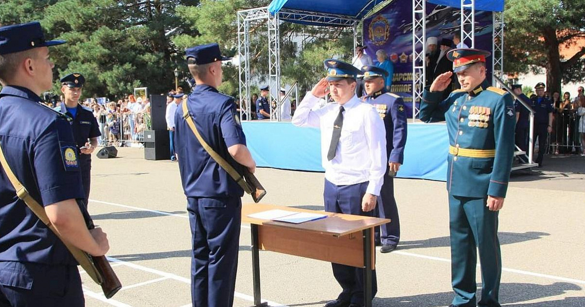В Краснодаре в летном училище состоялось торжественное принятие военной присяги 