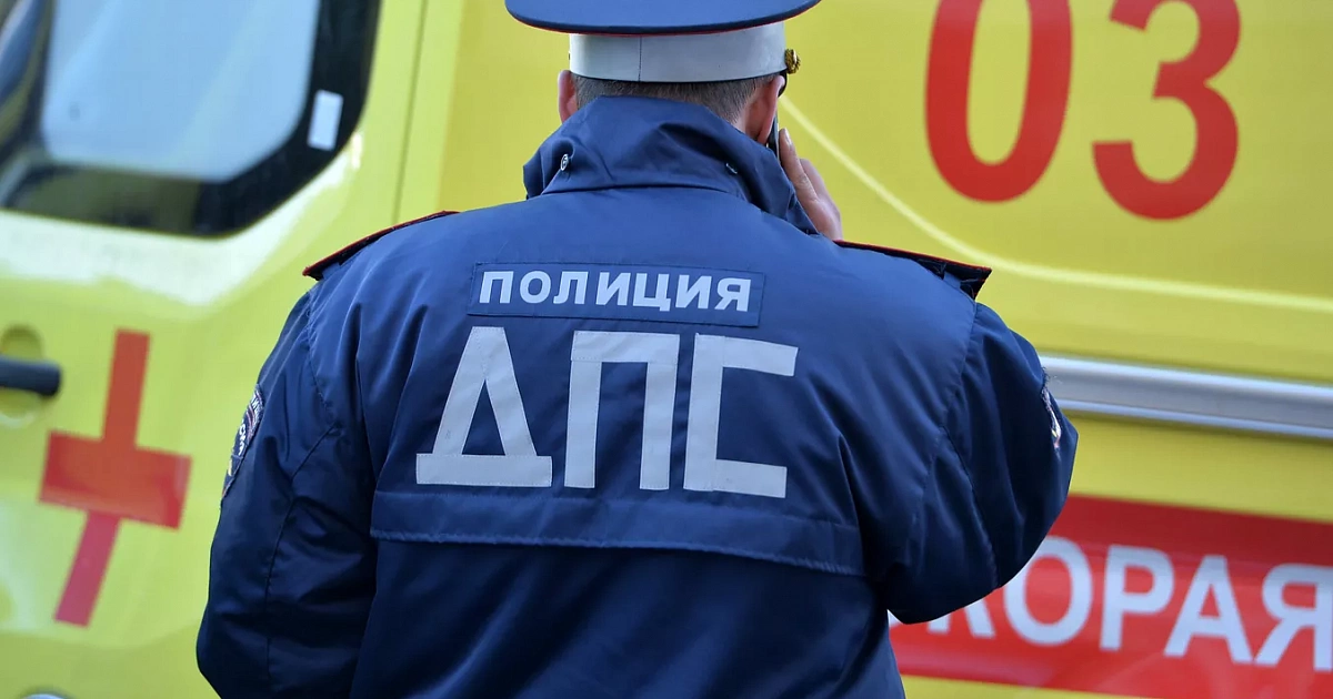 Микроавтобус перевернулся в результате ДТП в Краснодаре