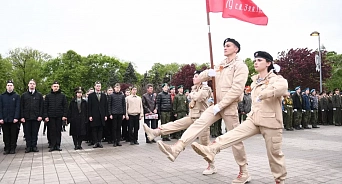 В Краснодаре в Первомайском парке провели парад юнармейцев