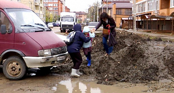 Краснодарцы на сходе пожаловались главе края Кондратьеву и прокурору Табельскому на состояние посёлка Российский