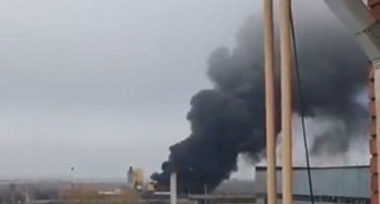 В Краснодаре сотрудник пострадал при пожаре на асфальтовом заводе