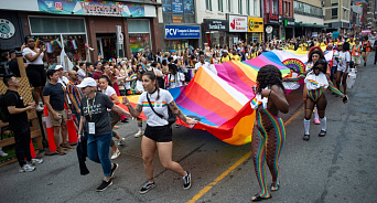 «Можно ли показывать половые органы детям? Да, если вы участвуете в ЛГБТ-параде!» - полиция Торонто: ВИДЕО