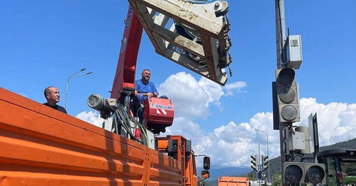 В Сочи восстанавливают водоснабжение после грозы