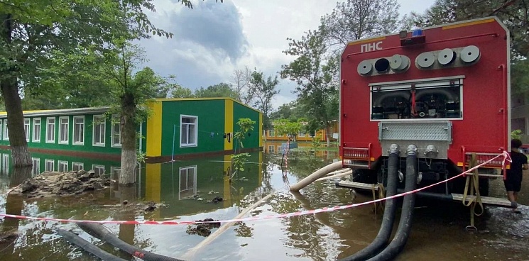 Пострадавшим от наводнения в Анапе выплатят по 10 тысяч рублей 