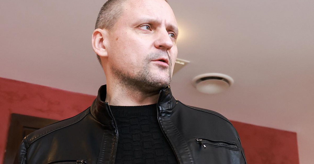 «Ломятся в дверь, говорят, что из полиции»: к Удальцову пришли с обыском после протеста против главы Подмосковья Воробьева
