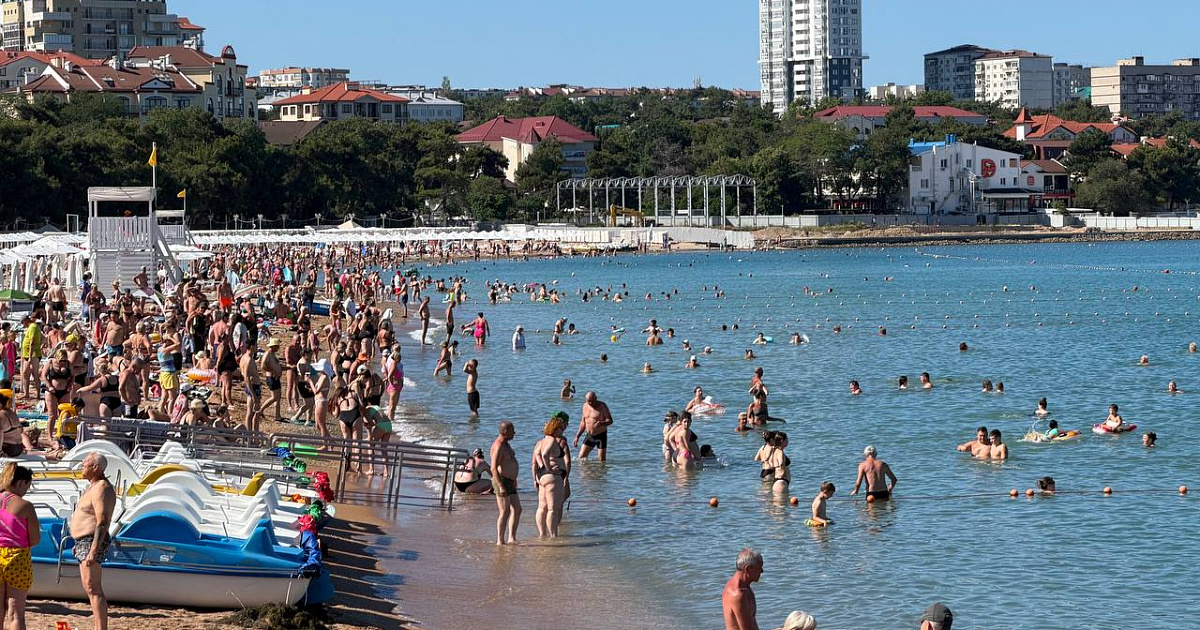 Все пляжи Геленджика закрыли из-за угрозы БПЛА, отдыхающих просят покинуть берег