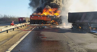 Происшествие в Ростовской области на трассе М-4 «Дон»: загорелся бензовоз 