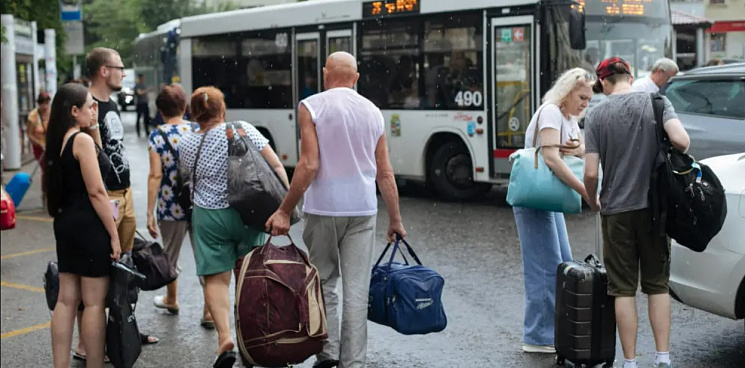 «Привокзальная площадь задыхается от таксистов!» Общественники Краснодара предложили, как разгрузить вокзал