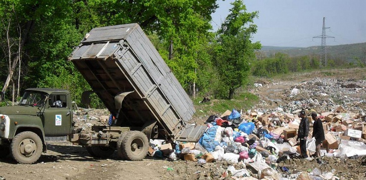 В Краснодаре мусорозавод сбрасывал в почву тяжелые металлы и нефтепродукты