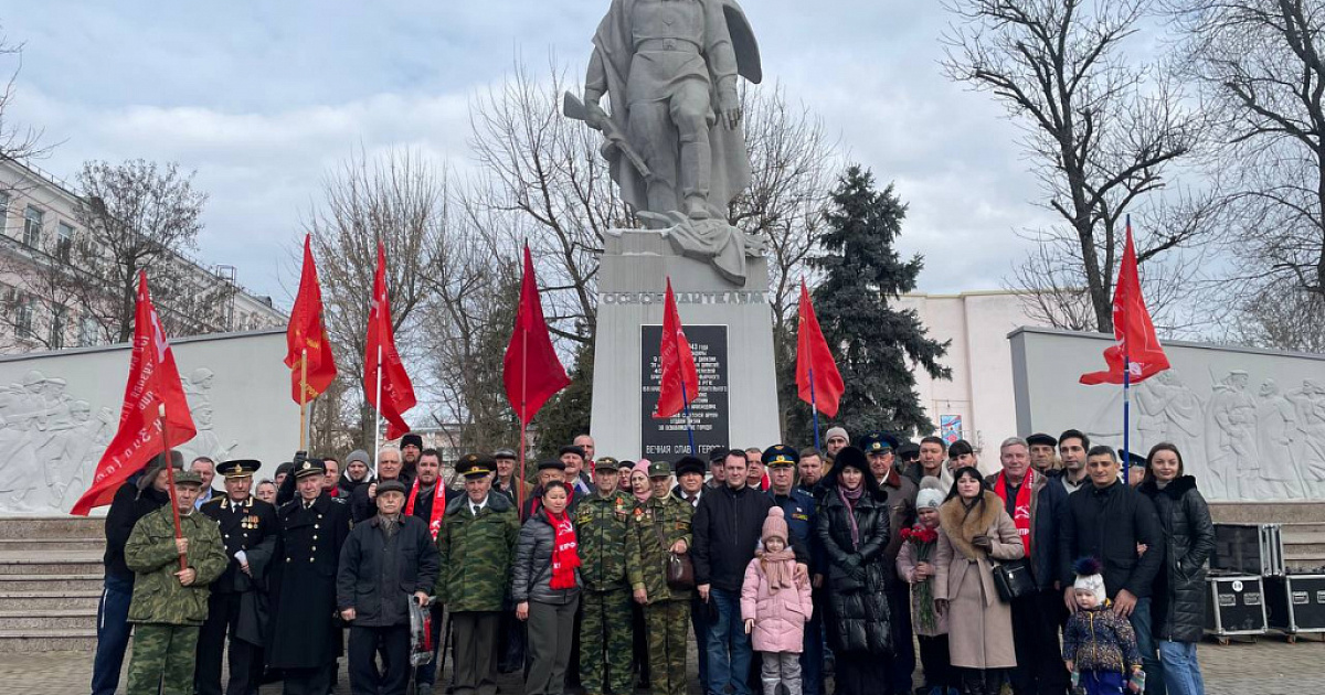 «Солдаты Красной армии взяли центр города!» Коммунисты в Краснодаре отметили 80-летие со Дня освобождения города от фашистских нелюдей