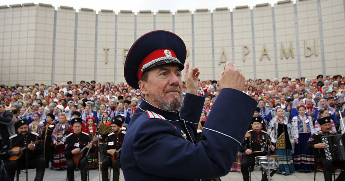 Руководитель Кубанского казачьего хора хочет снять про себя фильмы?