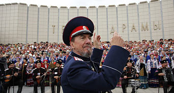 Руководитель Кубанского казачьего хора хочет снять про себя фильмы?